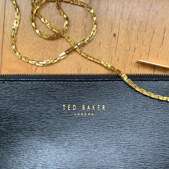 Gorgeous Ted Baker crossbody bag with gold chain - Picture 2 of 4